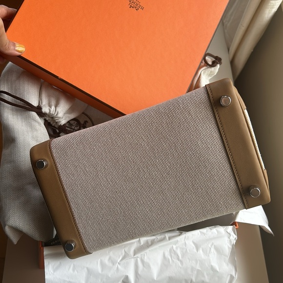 HERMÈS Limited Edition Birkin 25 handbag in Chai Swift leather and Toile H - Picture 10 of 14